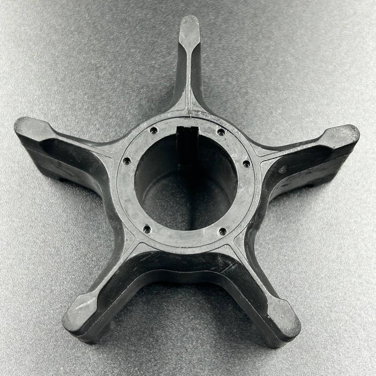 картинка Крыльчатка помпы охлаждения Suzuki DF90-175 / DF100-175A (17461-90J01) (Omax)