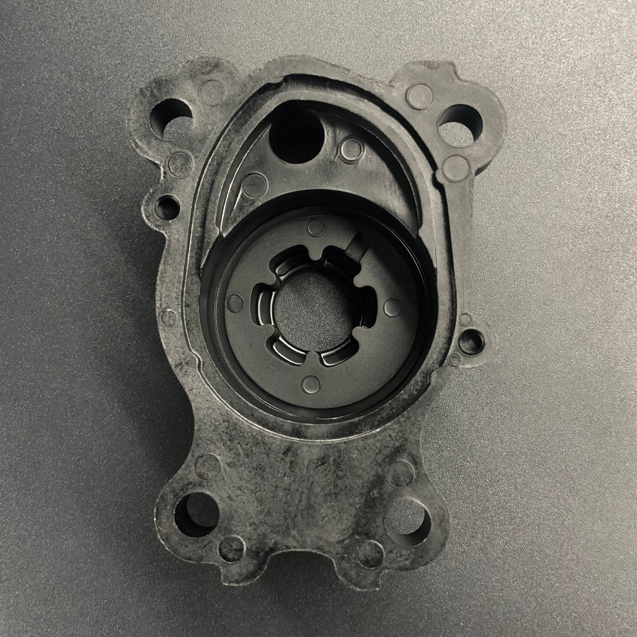 картинка Корпус помпы охлаждения Yamaha 40-50, F40-60 (Yamaha)
