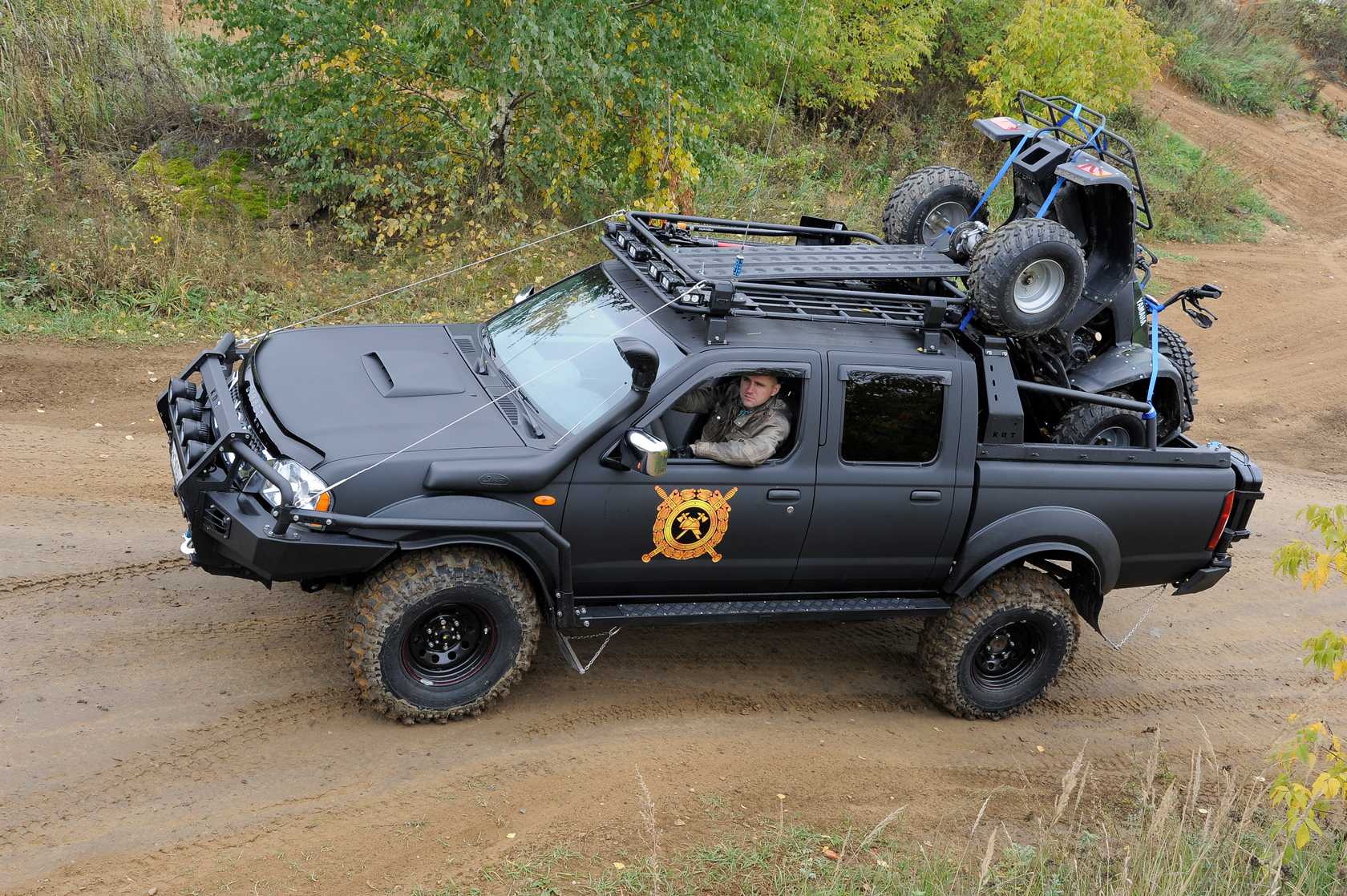 картинка Бампер передний KDT без кенгурина с местами под ПТФ 2шт. Valeo III поколения для Nissan NP300 лифт 0