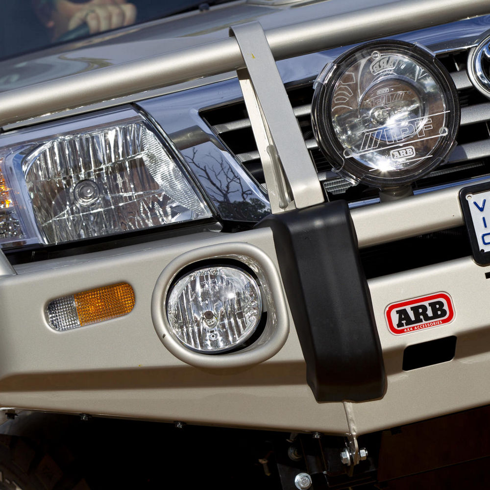 Бампер Hilux 2011 on с подкрылками
