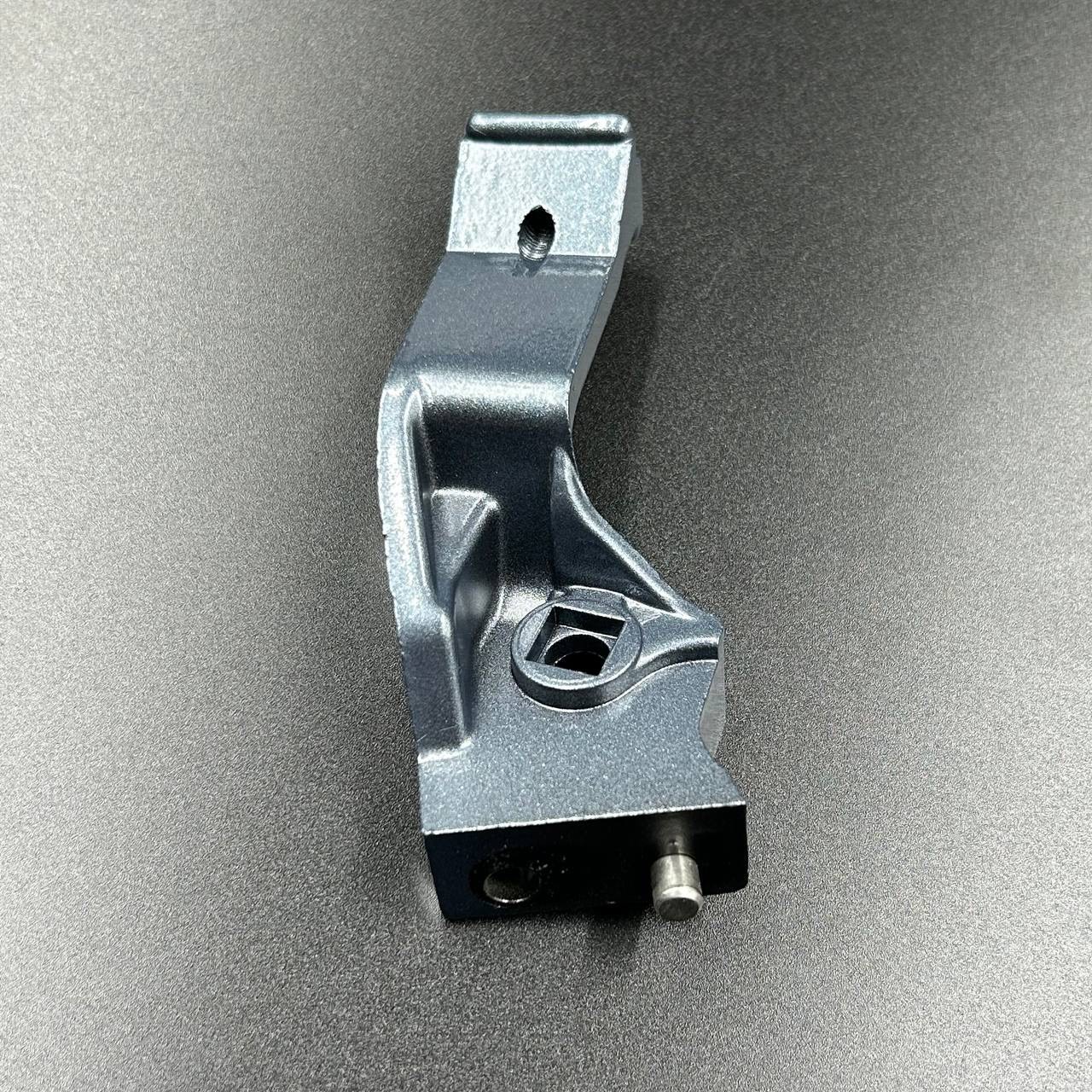 картинка Крепление оси поворота двигателя Yamaha 25-30 (YUELANG)