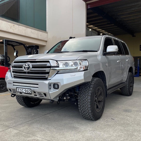 картинка Передний бампер Toyota Land Cruiser 200 2016-2021 Rival