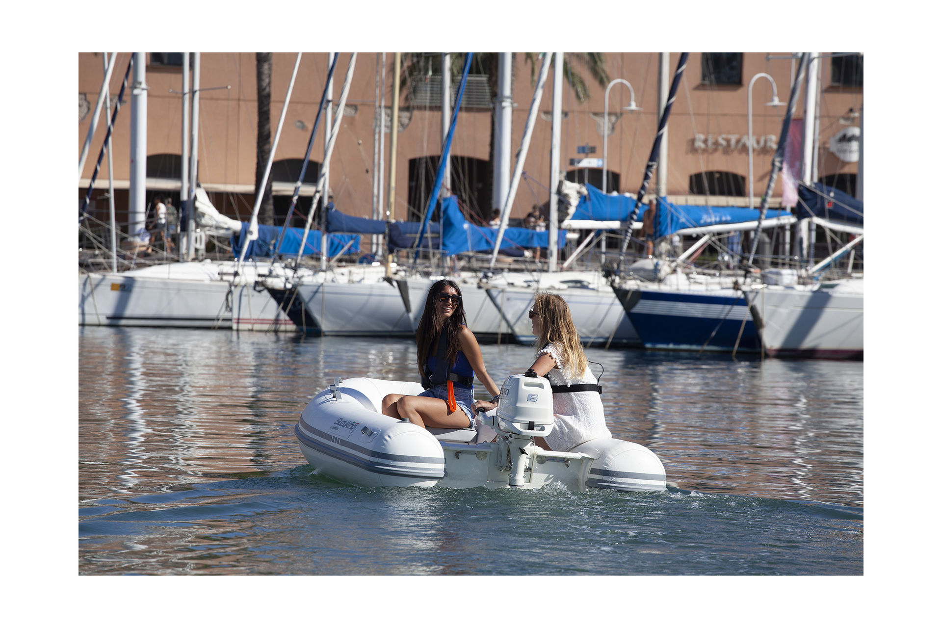 картинка Мотор лодочный Suzuki DF6AS, белый