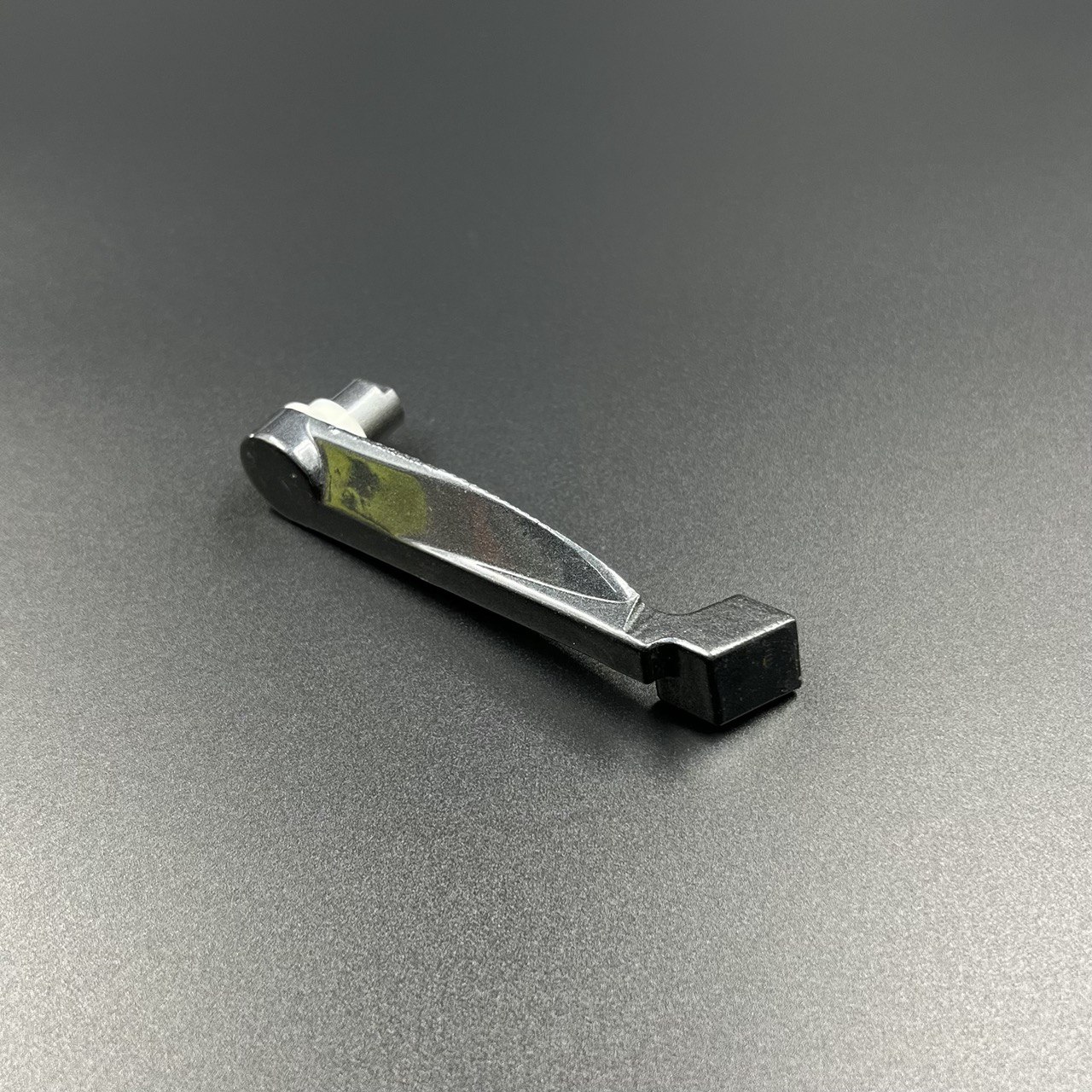 картинка Ручка замка капота Yamaha E5D-E8D (PREMARINE)