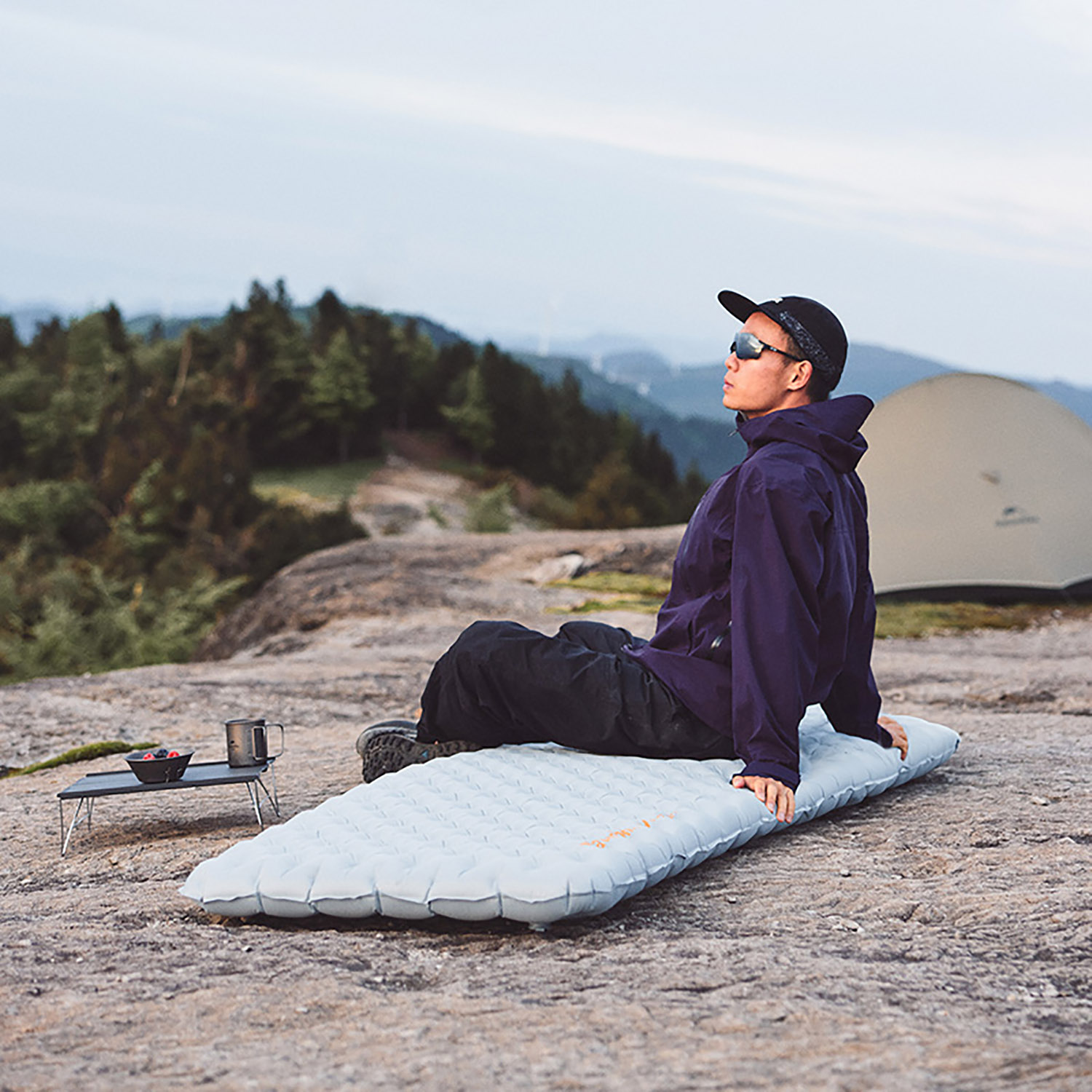 картинка Коврик надувной Naturehike 186х64х8 см, серый