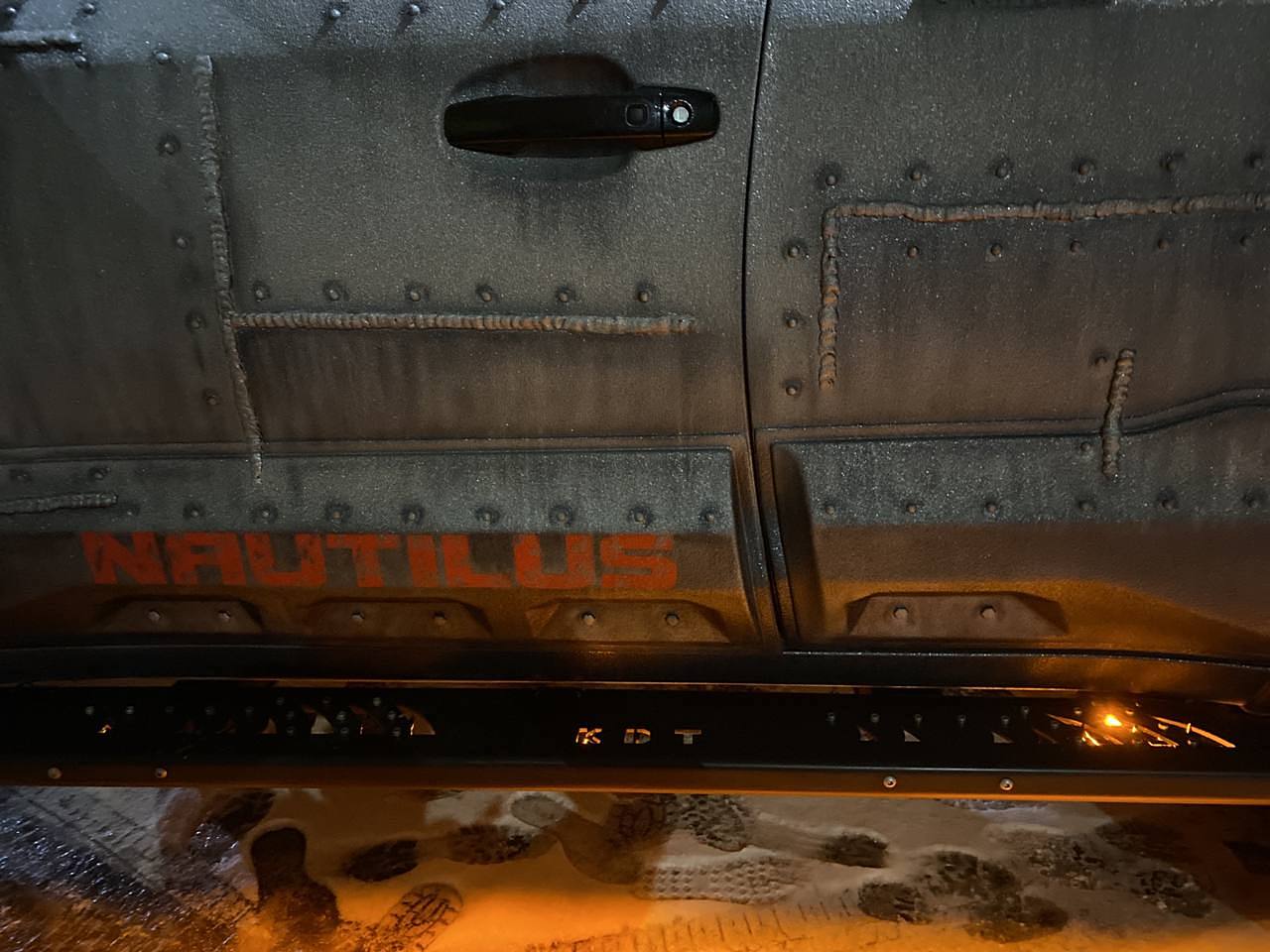 картинка Пороги с подсветкой - Toyota Land Cruiser 200