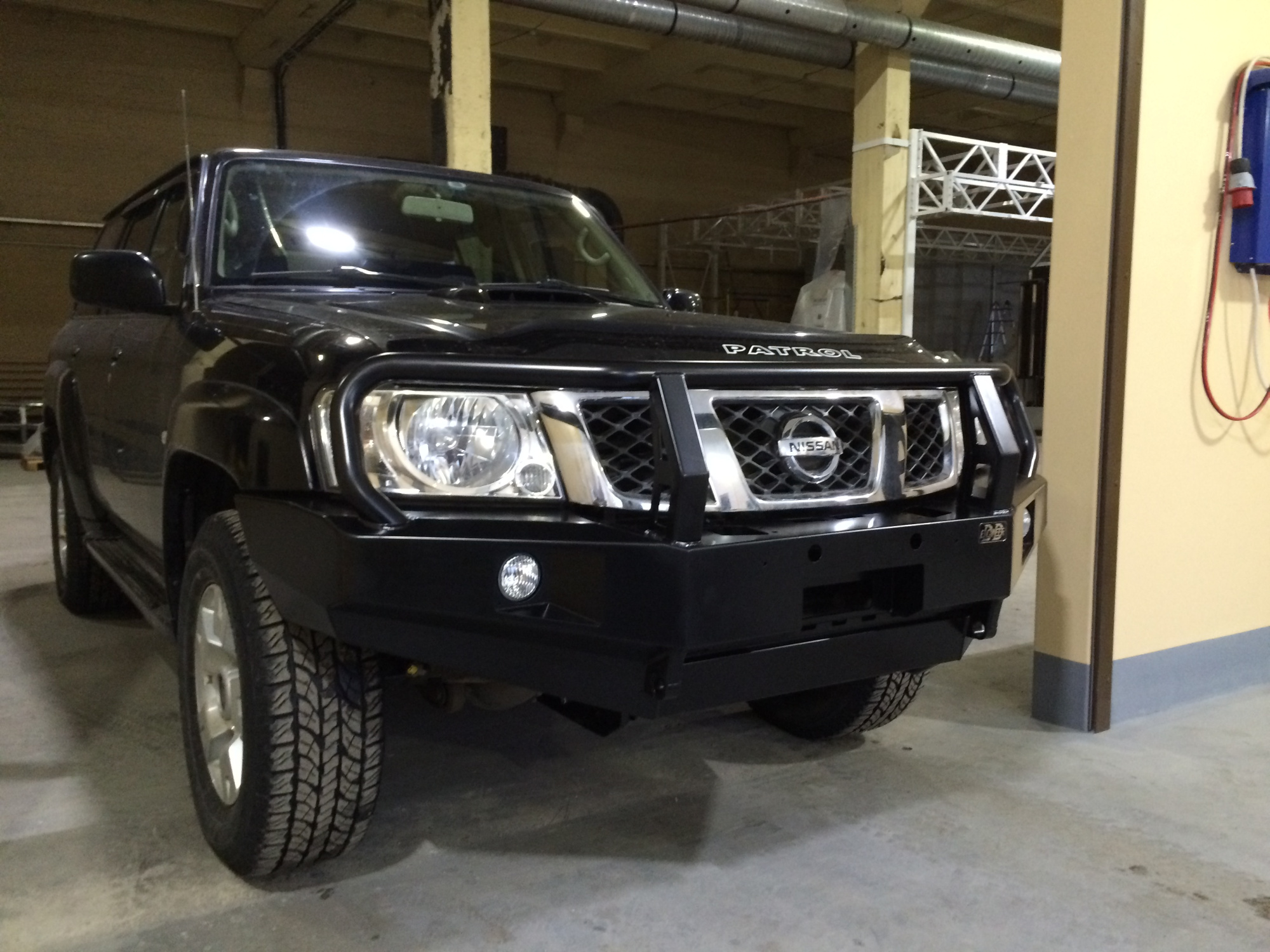 Бампер передний РИФ Nissan Patrol Y61 2004+ с доп. фарами и кенгурином