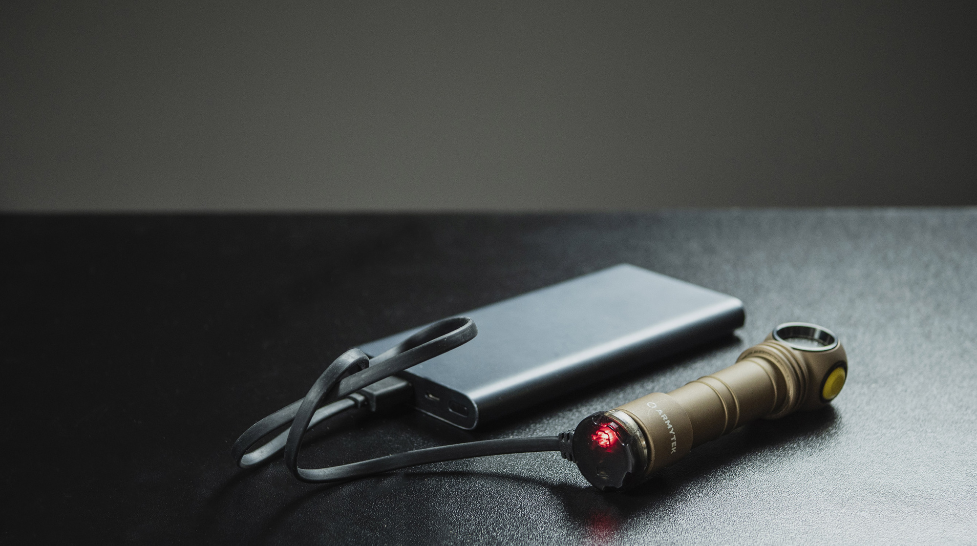 картинка Фонарь налобный Armytek Wizard C2 Pro White (Sand)