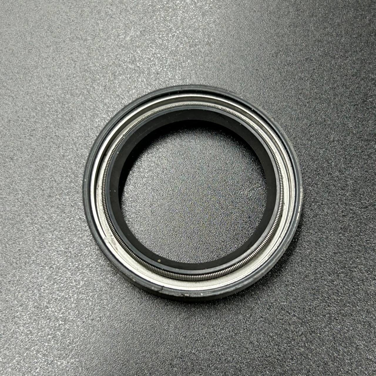 картинка Сальник гребного вала Mercury 50-250/Mercruiser Alpha/Bravo (8M0204670) (Quicksilver)