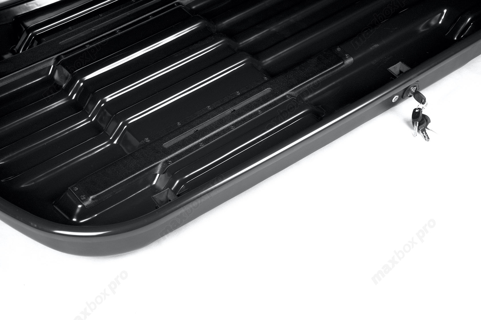 картинка Автобокс MaxBox PRO 460 (средний) карбон черный