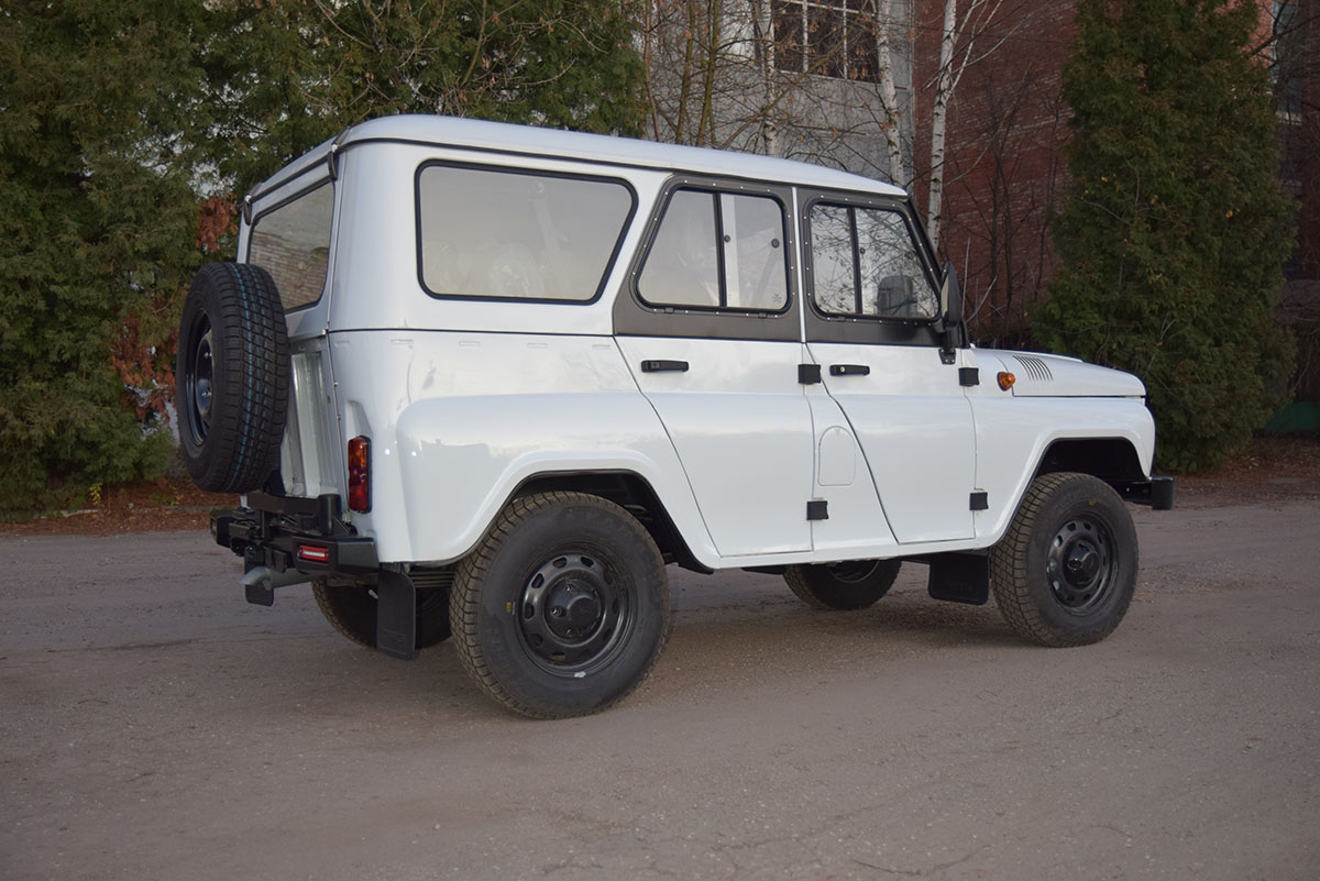 картинка Бампер задний УАЗ Хантер с фонарями, калиткой, возможностью установки фаркопа, стандарт RIF469-21225 "РИФ"