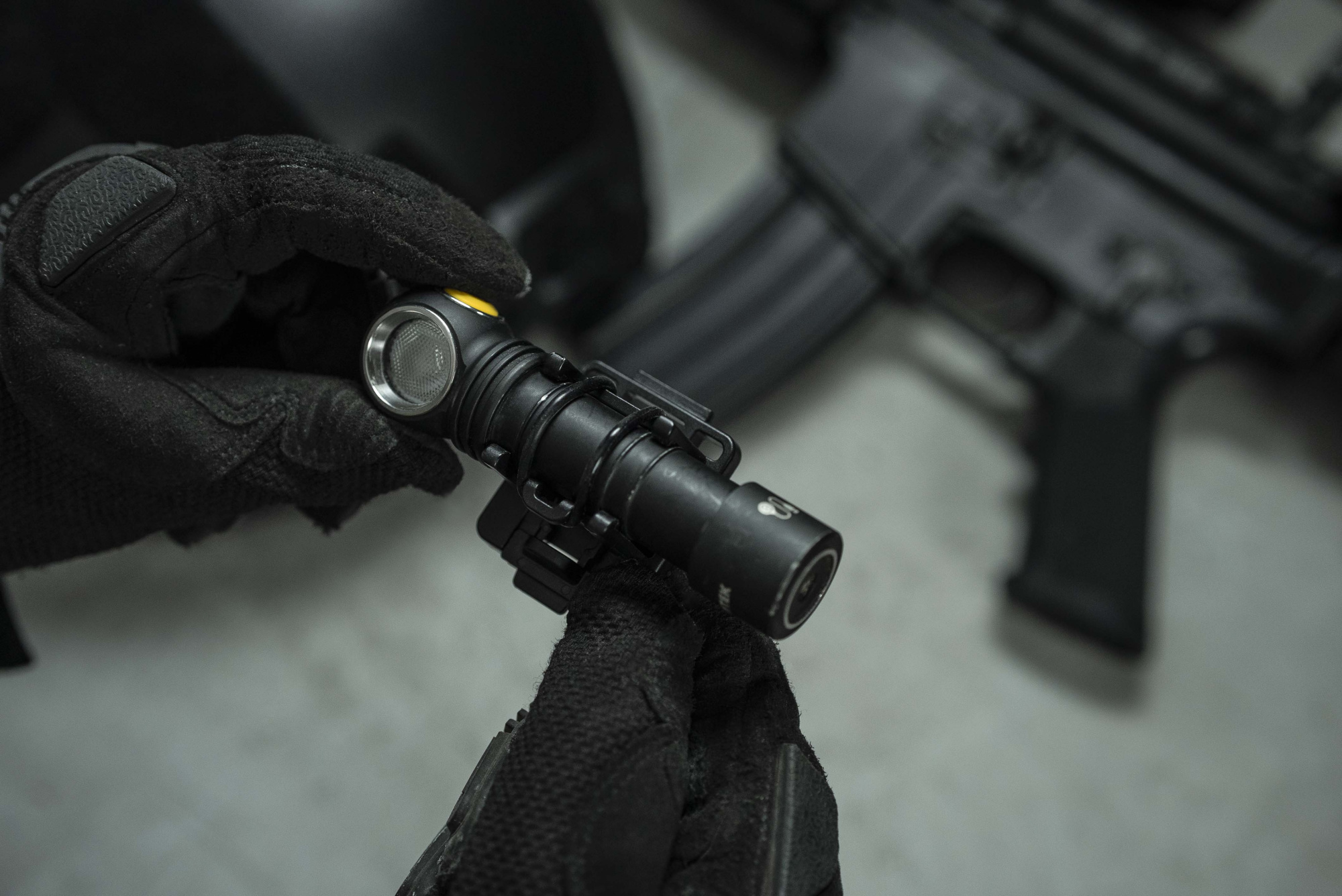 картинка Крепление на шлем Armytek Helmet Mount AHM-05