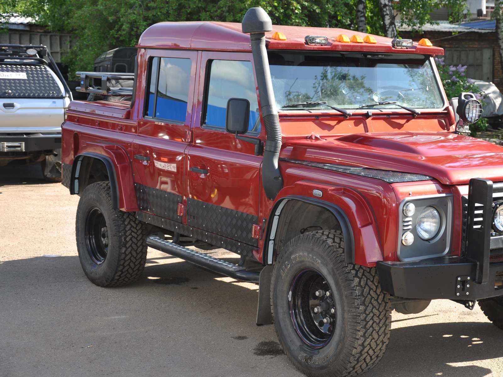 картинка Защита дверей KDT Land Rover Defender 110/90 (накладки)