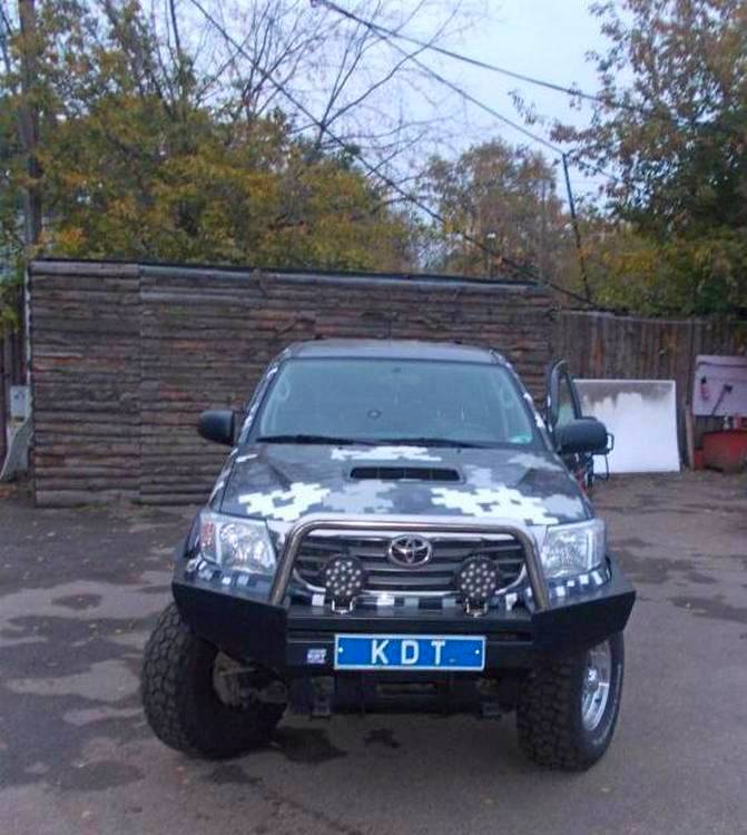 картинка Бампер передний KDT без кенгурина "Спорт" для Toyota Hilux