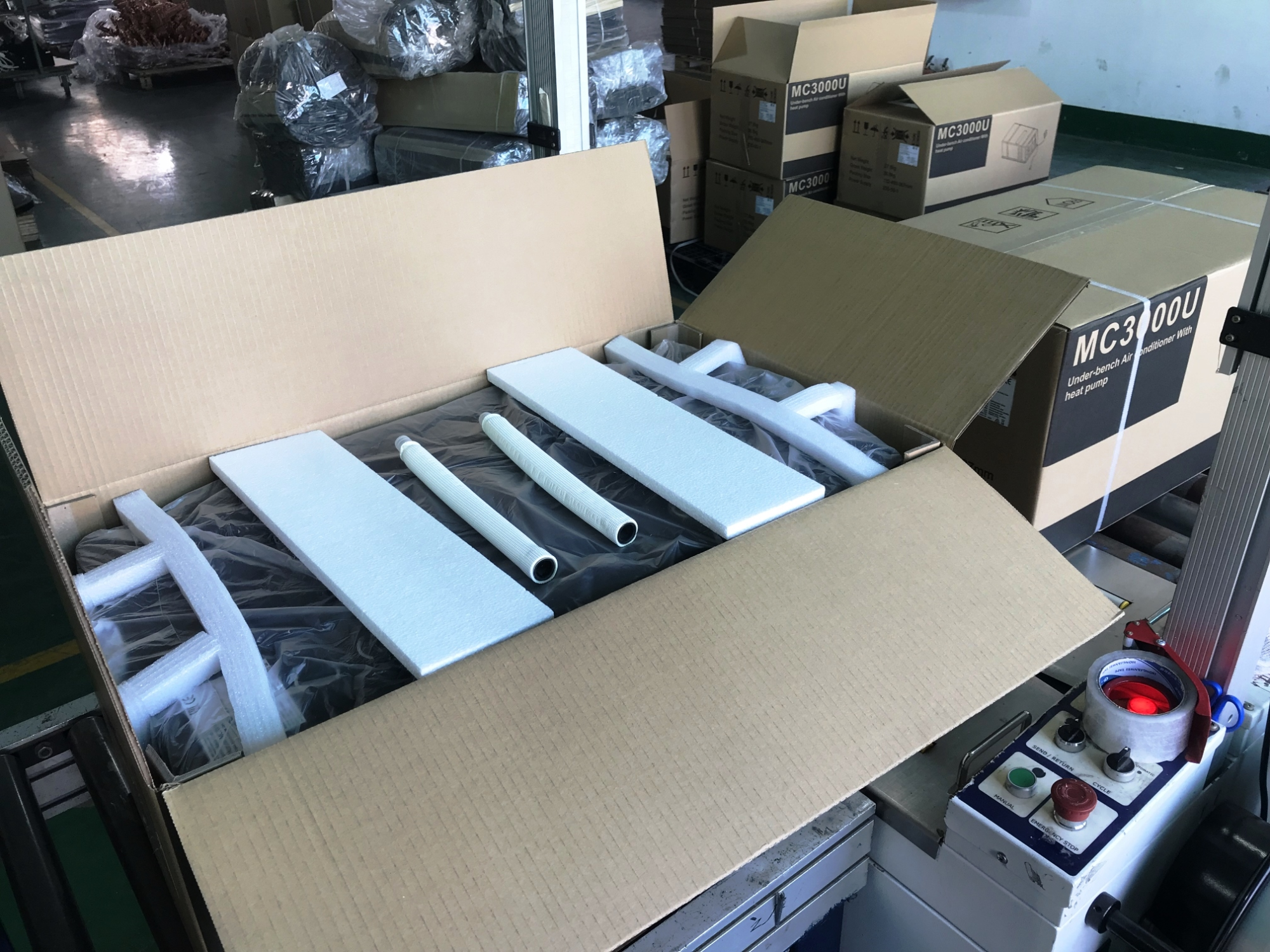 картинка Кондиционер MobileComfort MC3000U, встраиваемый моноблок, мощность 2600Вт, питание 230B