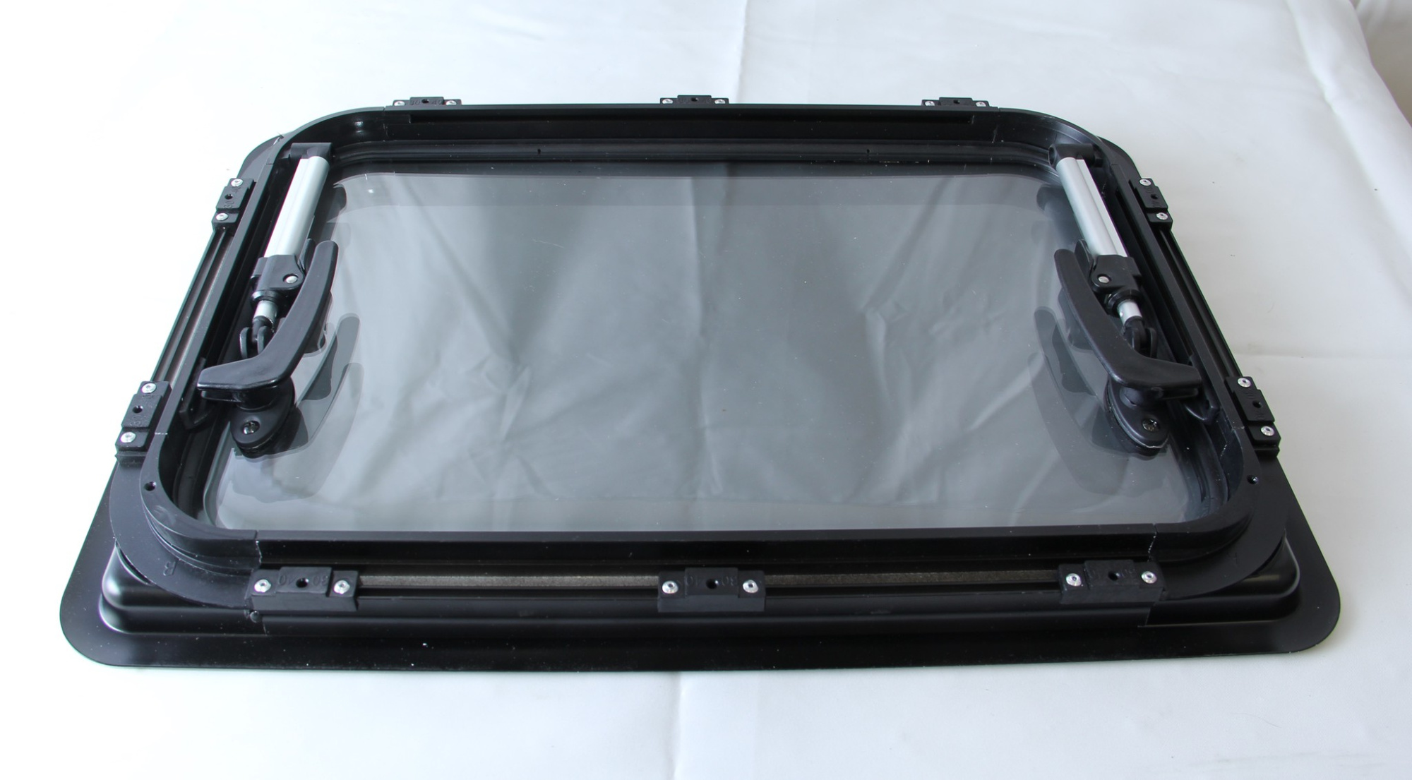 картинка Окно откидное Mobile Comfort W5045R 500x450 мм, штора рулонная, антимоскитка