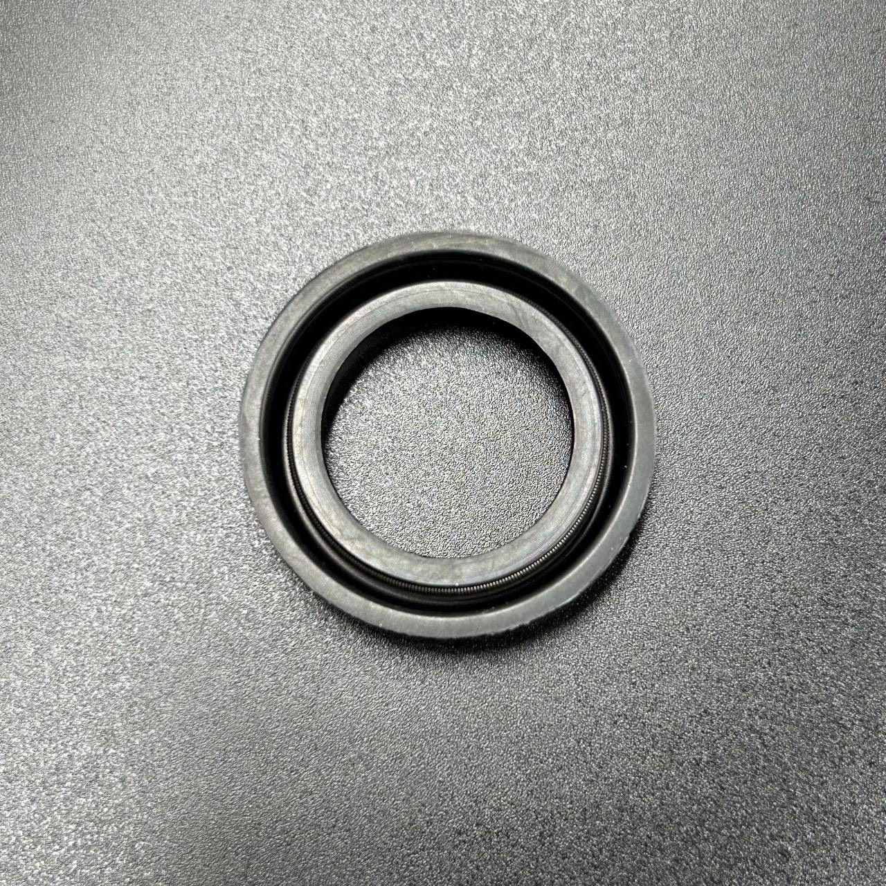 картинка Сальник Mercruiser (21.5x35,17x6,08) (8M0214939; 66302) (Quicksilver)