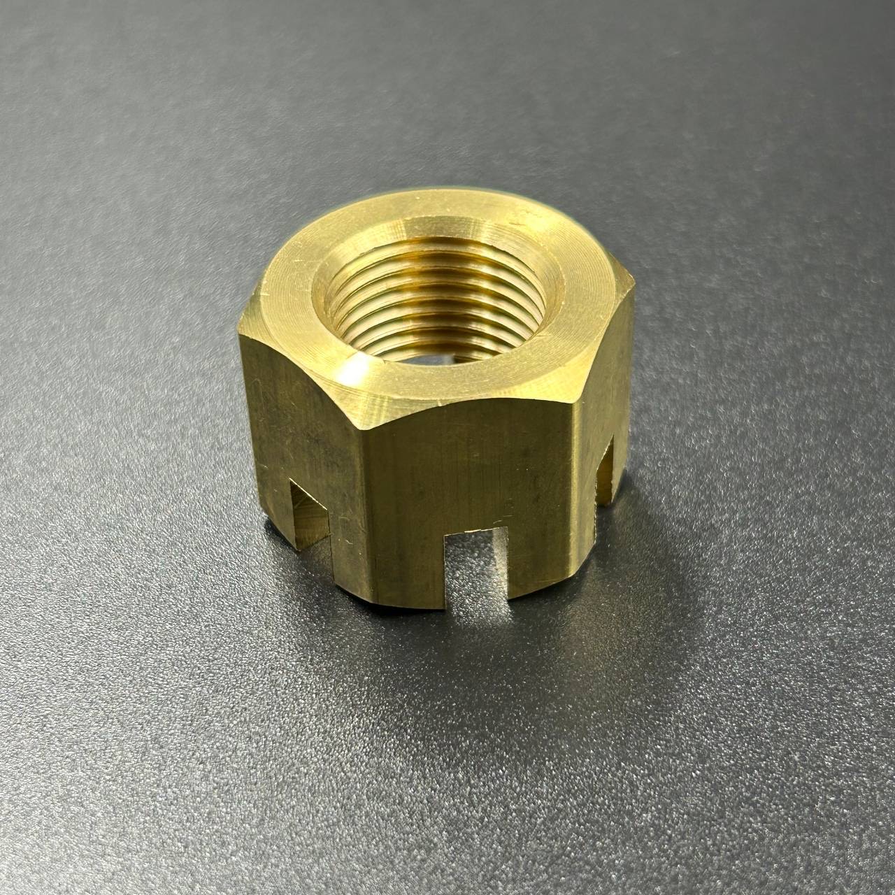 Гайка гребного винта Suzuki DT40-60 (Osaka)