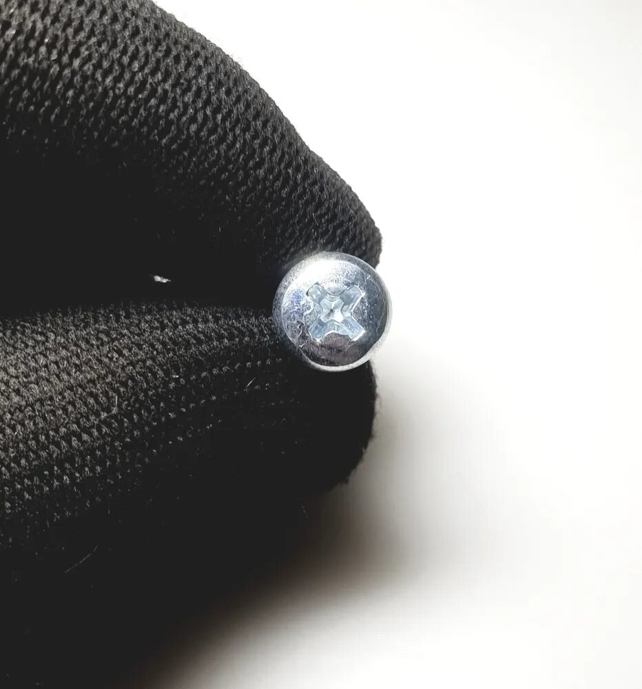 картинка Винт М 5х12 с полукруглой головкой DIN 7985