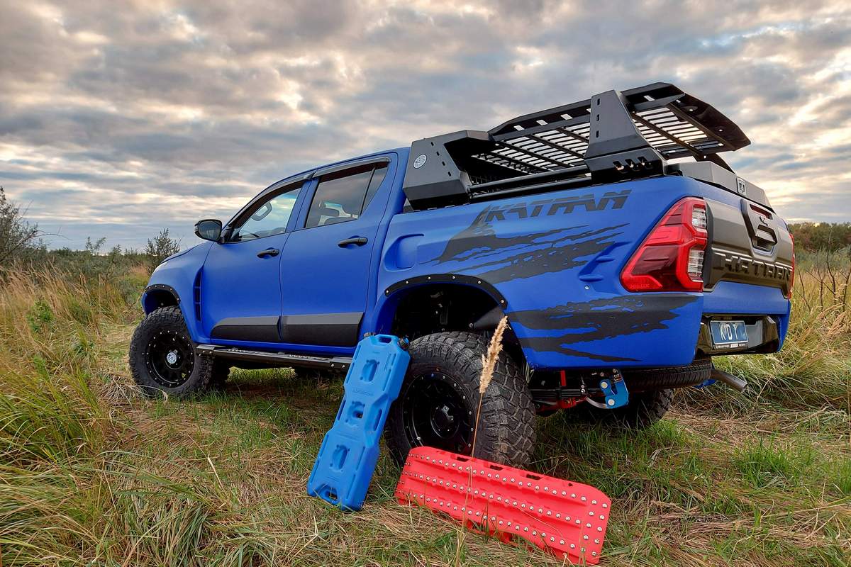 картинка Дуга многофункциональная алюминиевая - Toyota Hilux 15061L(3)