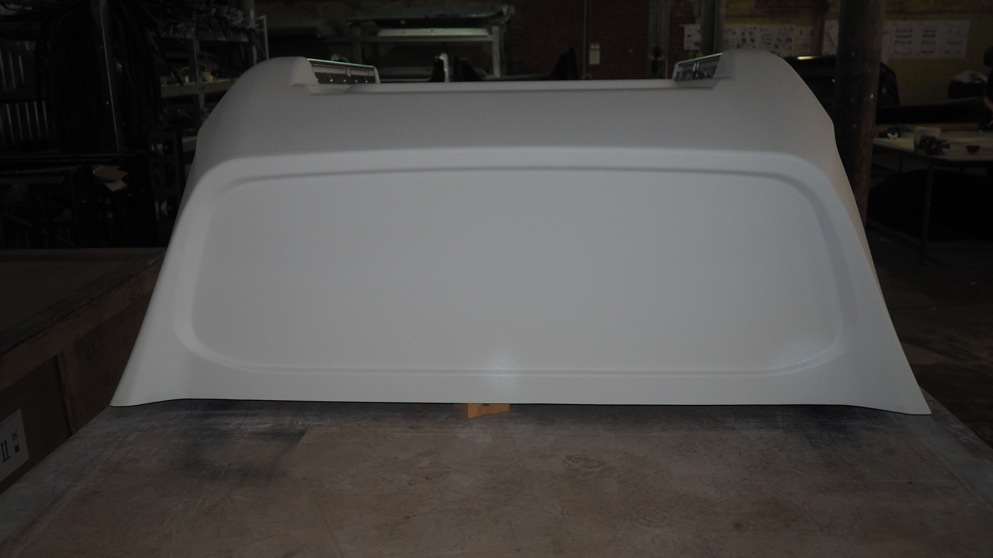 картинка Крышка (кунг) кузова для Mitsubishi L200 (двойная кабина) (2015-2019)/Fiat Fullback (двойная кабина) (2016-) (3 двери) (белая) АВС-Дизайн ABC.MCCL200.