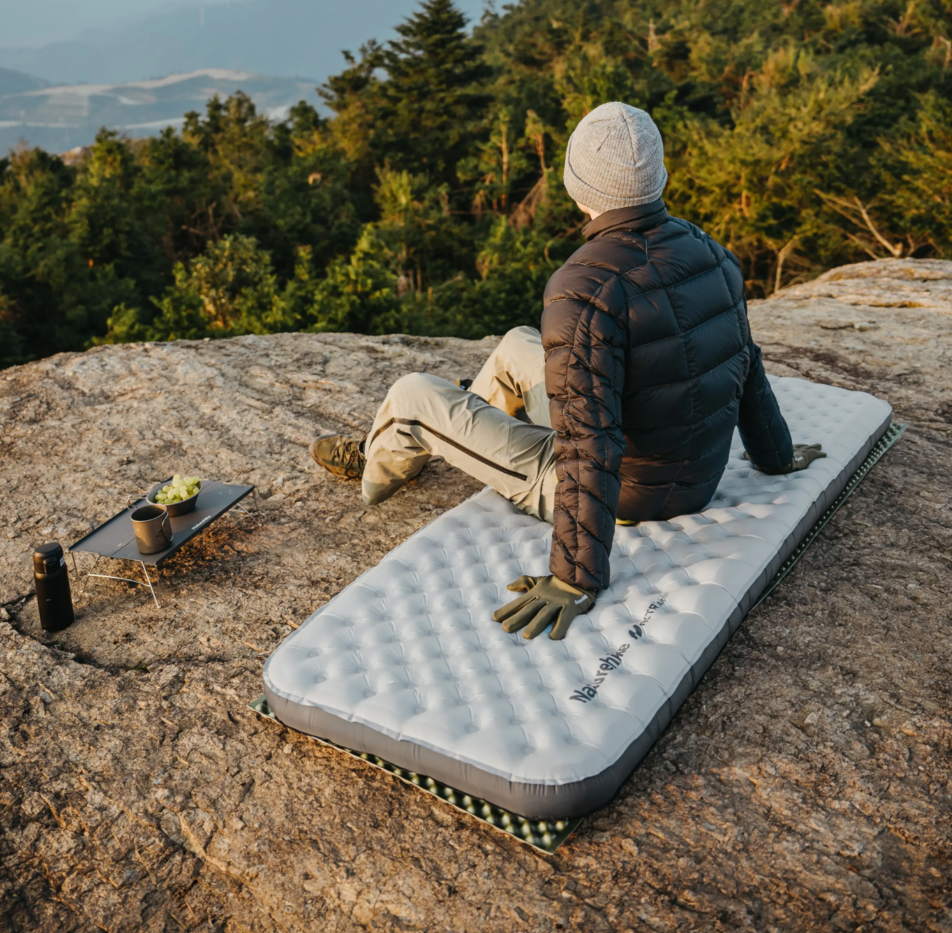 картинка Коврик надувной Naturehike 196х64х10 см, серебристый карбон