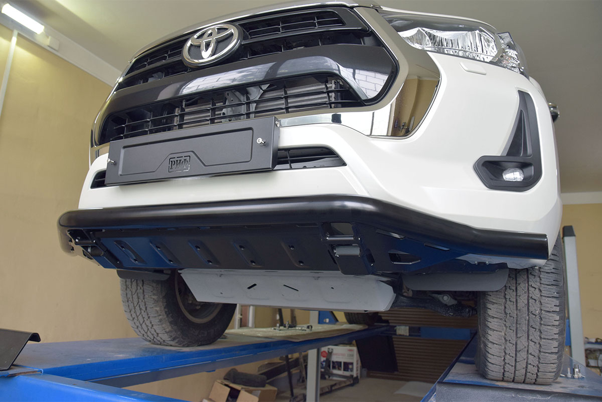 картинка Бампер РИФ силовой передний Toyota Hilux 2020+