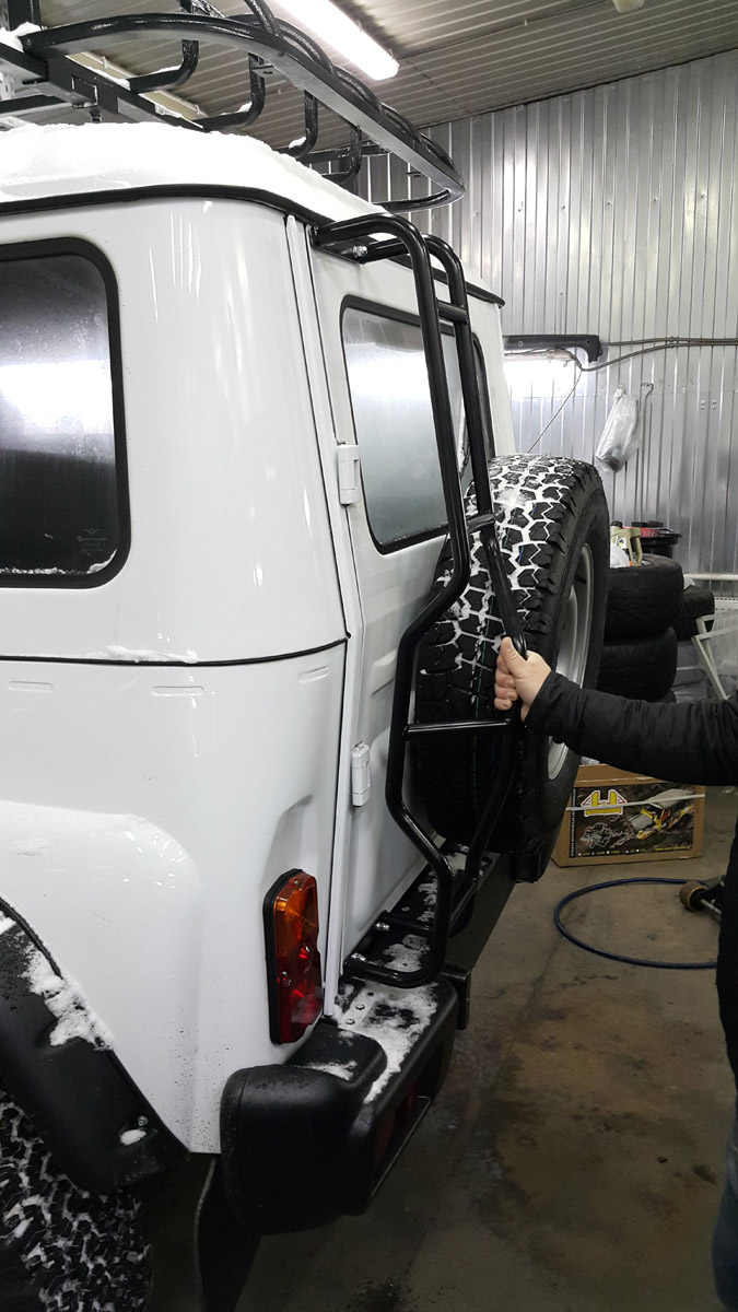 картинка Лестница РИФ для УАЗ Хантер под штатное запасное колесо