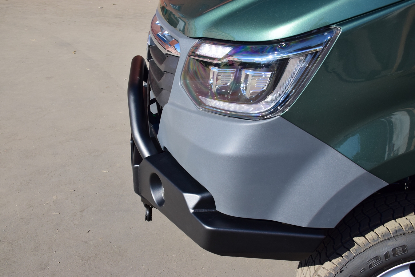 картинка Бампер силовой передний ГАЗ Соболь NN штатные фары, с дугой, стандарт