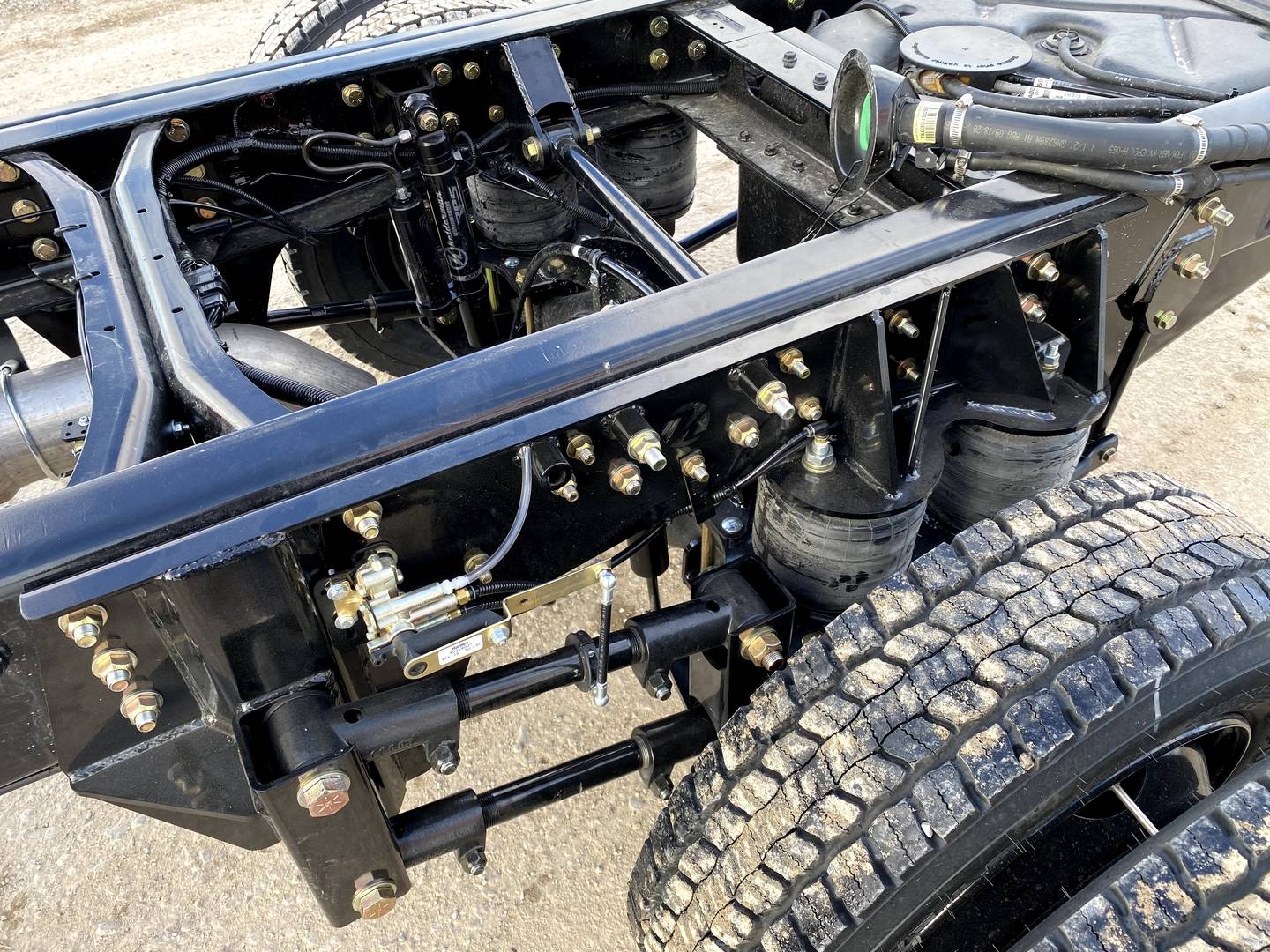 картинка Задняя пневматическая подвеска 4-рычажная Silverado 4500/5500/6500