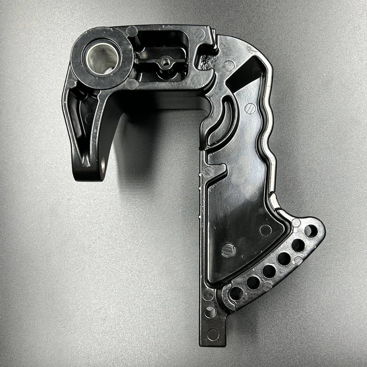 картинка Струбцина станины правая Tohatsu 9.9-18 (3G2S62112) (YUELANG)