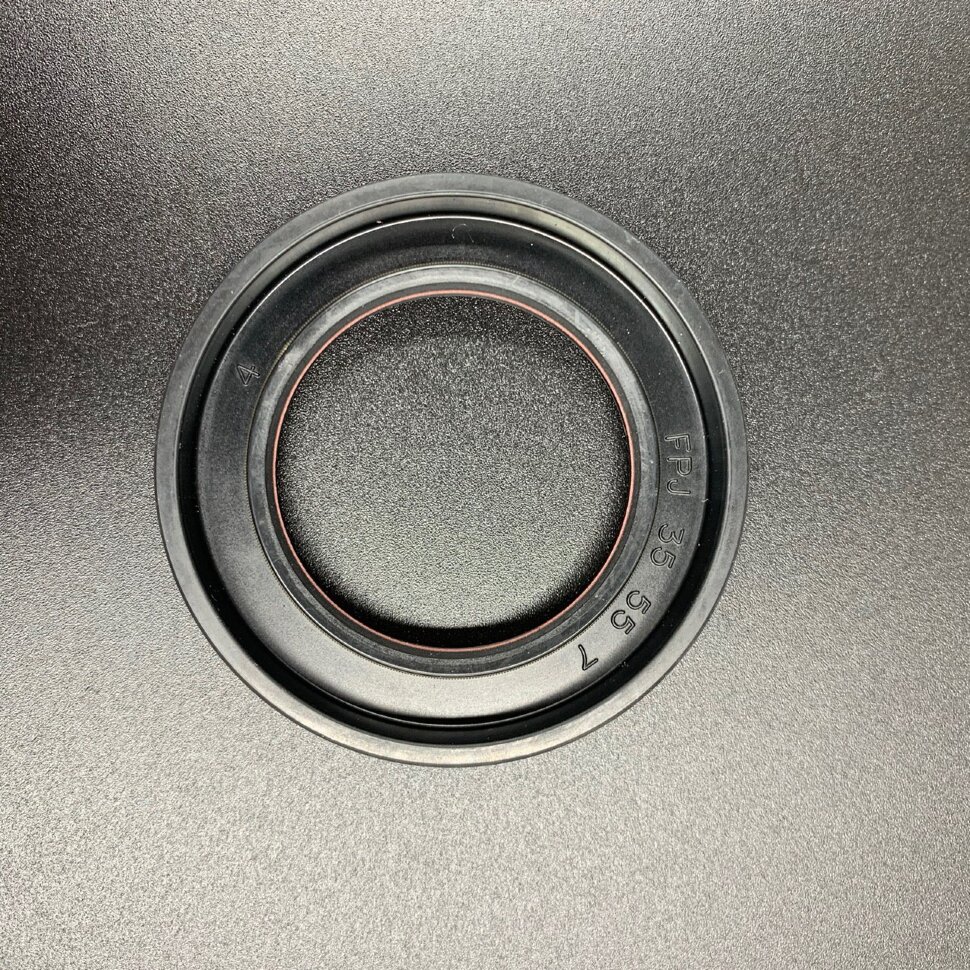 картинка Сальник верх коленвала Suzuki DT40 (09283-35043;09283-35L01) (35x55x7) (Omax)