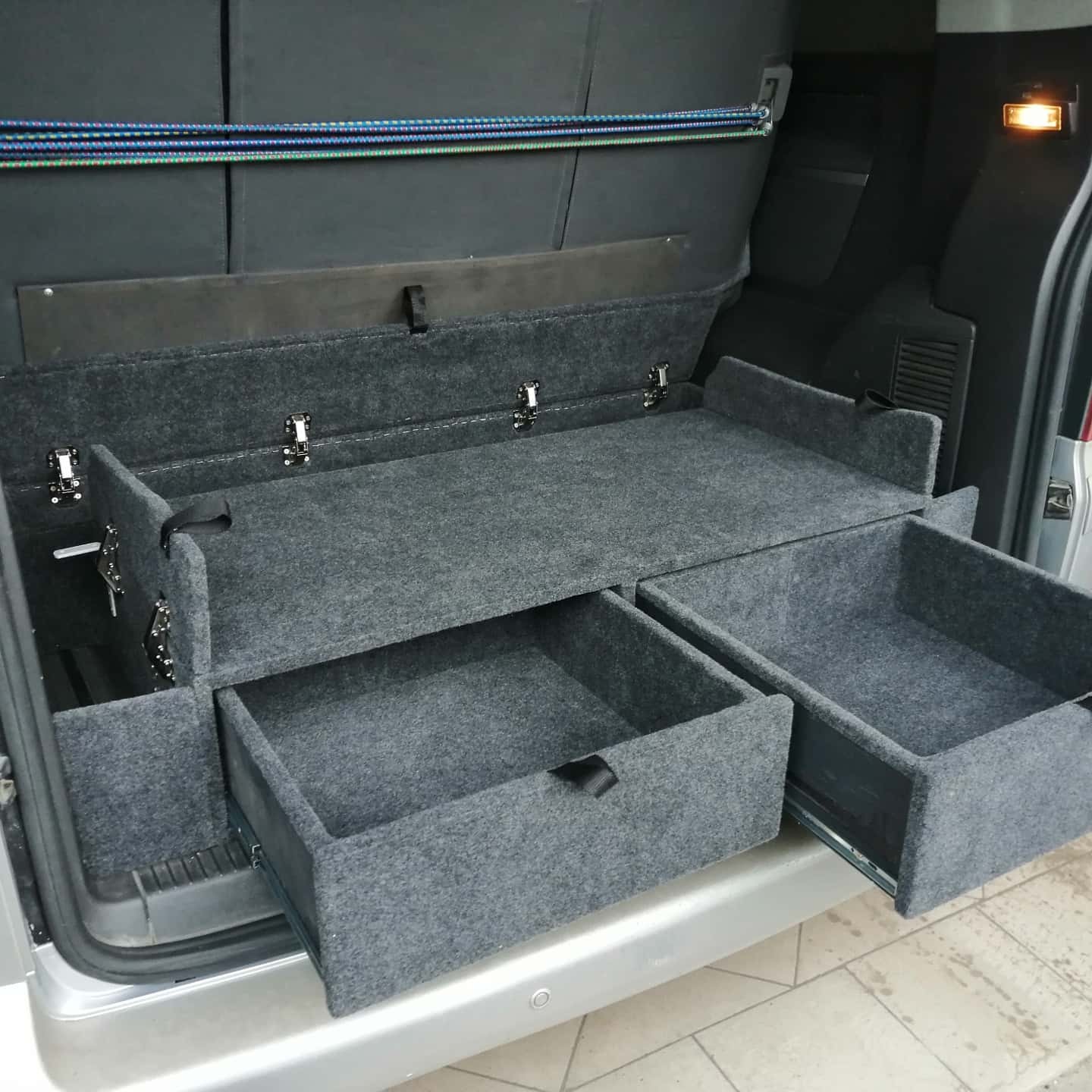 картинка Органайзер Экспедиция для Volkswagen Multivan (T5)