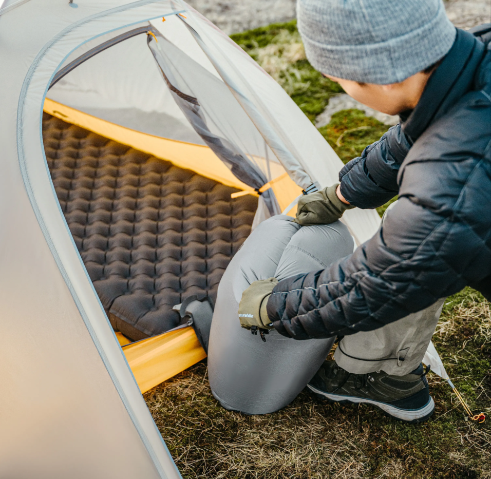 картинка Коврик надувной Naturehike 196х64х10 см, серебристый карбон