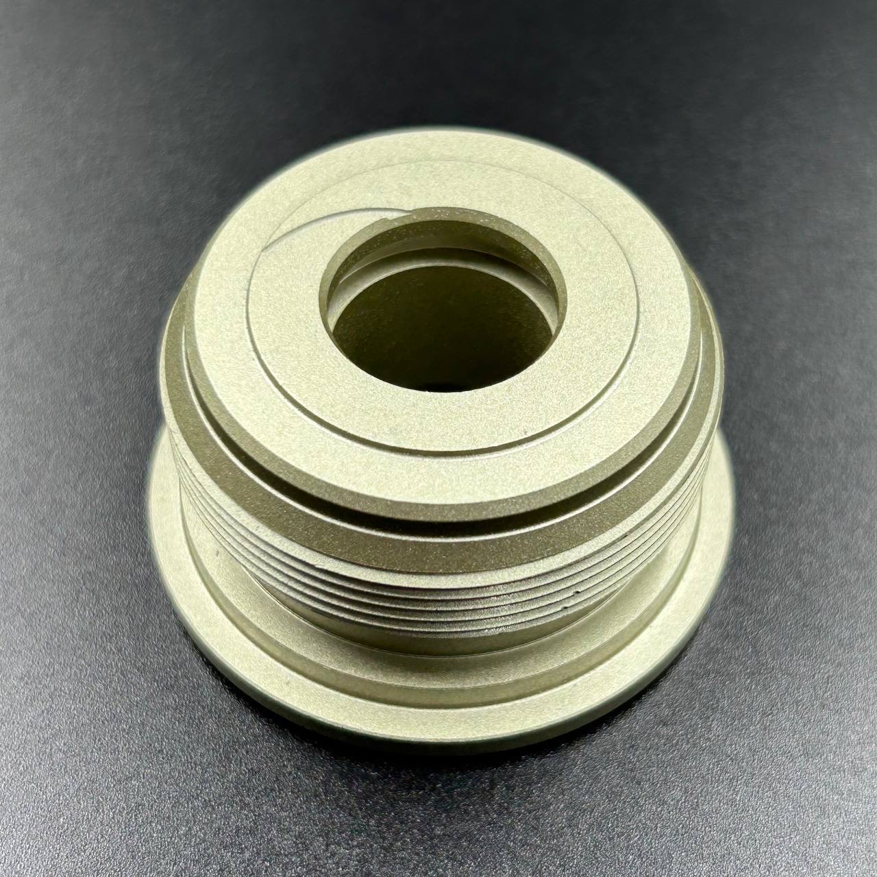 картинка Крышка вспомогательного штока гидроподъема Yamaha F150 (PWB)