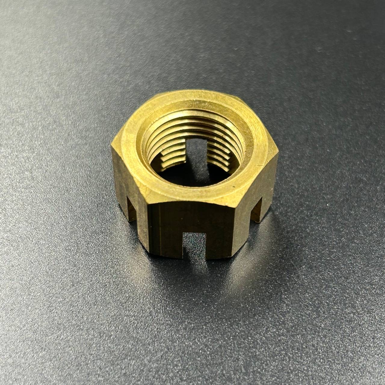 картинка Гайка крепления гребного винта Yamaha 40-90, F45-100 (PREMARINE)