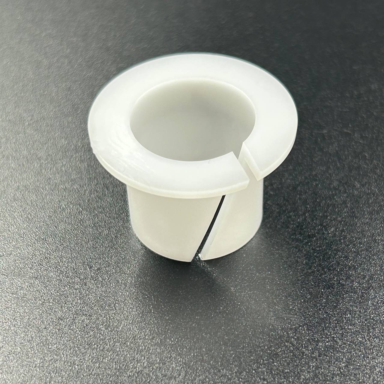 картинка Втулка струбцины пластиковая Yamaha 40-90, F40-130 (Omax)