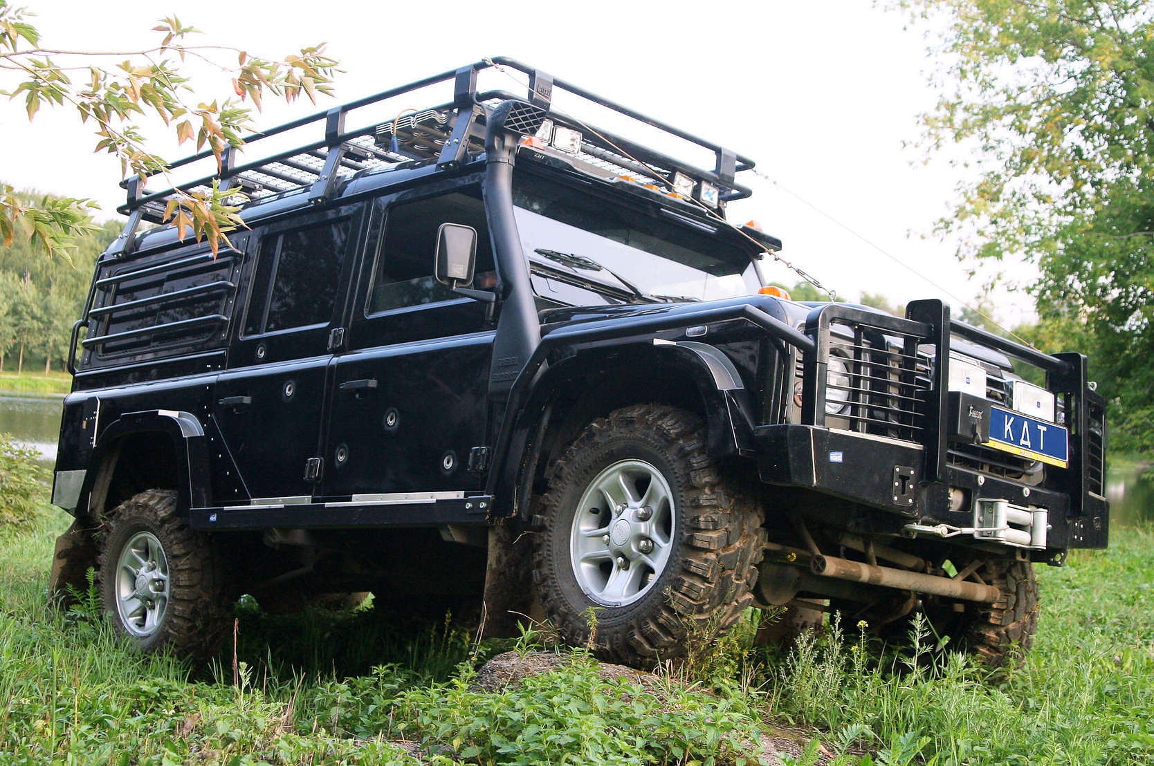 картинка Защита крыльев KDT для Land Rover Defender 110/90