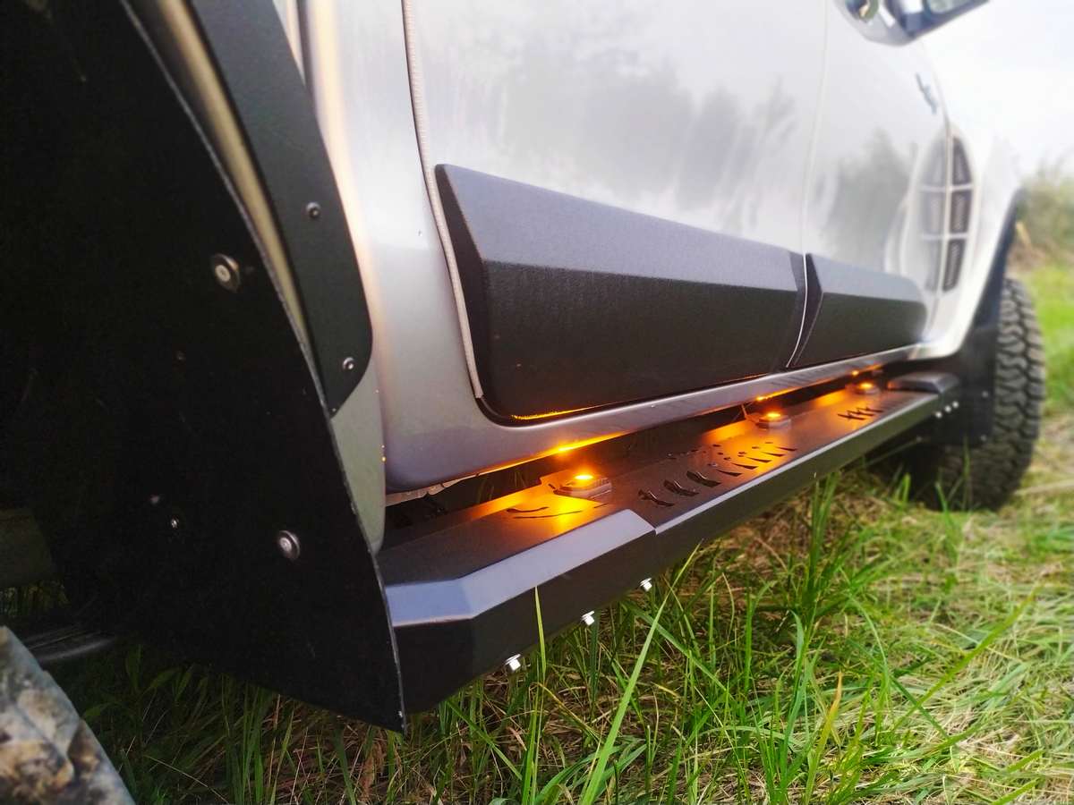 картинка Пороги силовые Toyota HILUX с 2015 алюминиевые