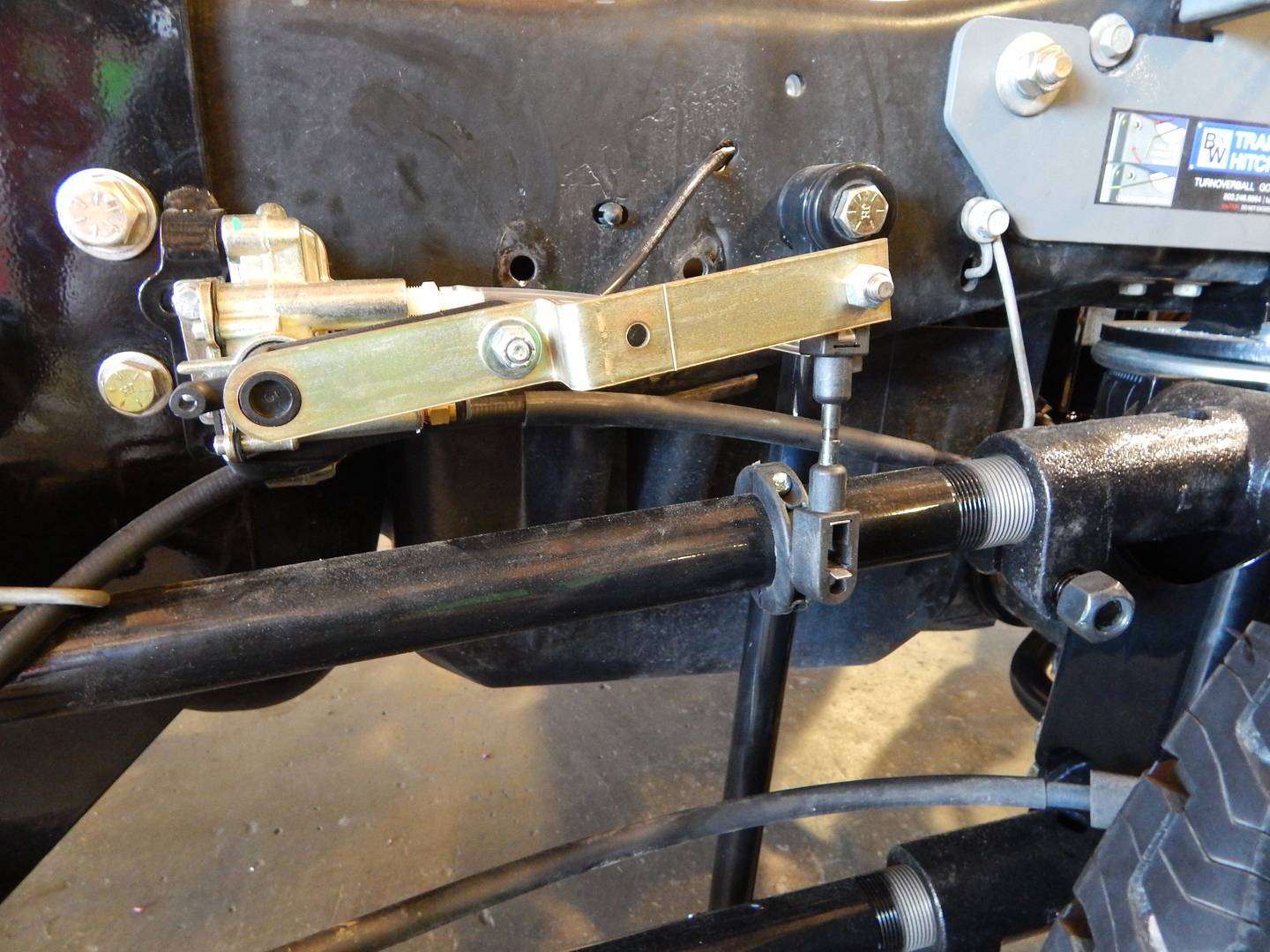 картинка Механическая система самовыравнивания подвески с двумя компрессорами (4-рычажная подвеска)