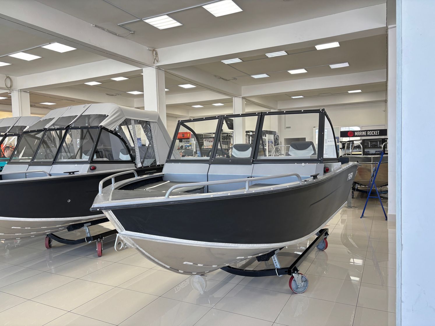 картинка Моторная лодка, Триера 460 BR_new, серый