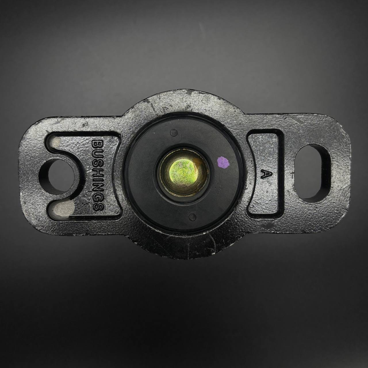 картинка Опора двигателя резинометаллическая MOUNT BASE ASSY QS