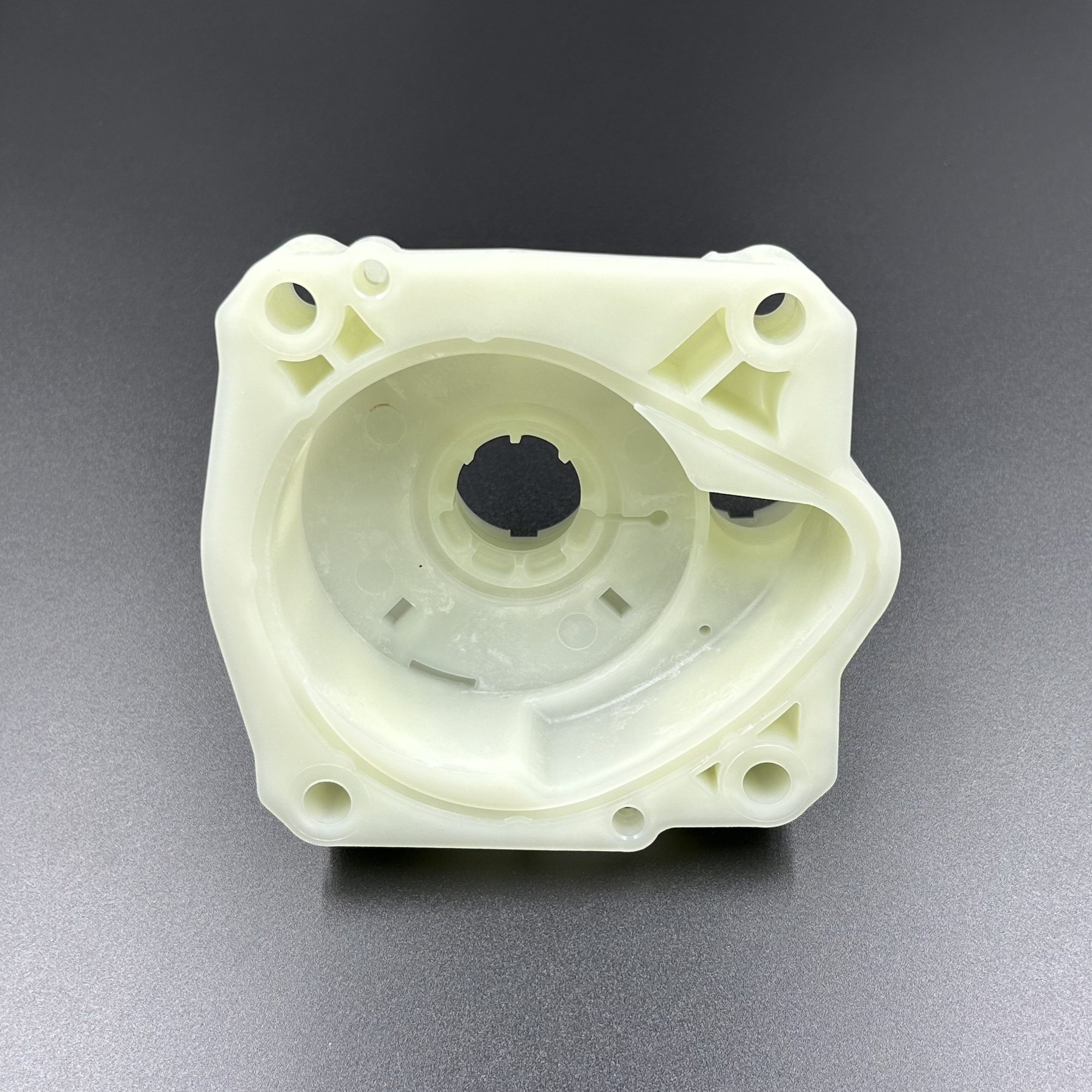 картинка Корпус помпы охлаждения Yamaha 115-250 (Yamaha)