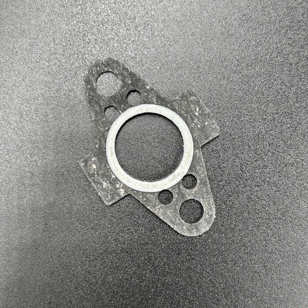 картинка Прокладка впуска (со стороны карбюратора) Yamaha F2 (Omax)