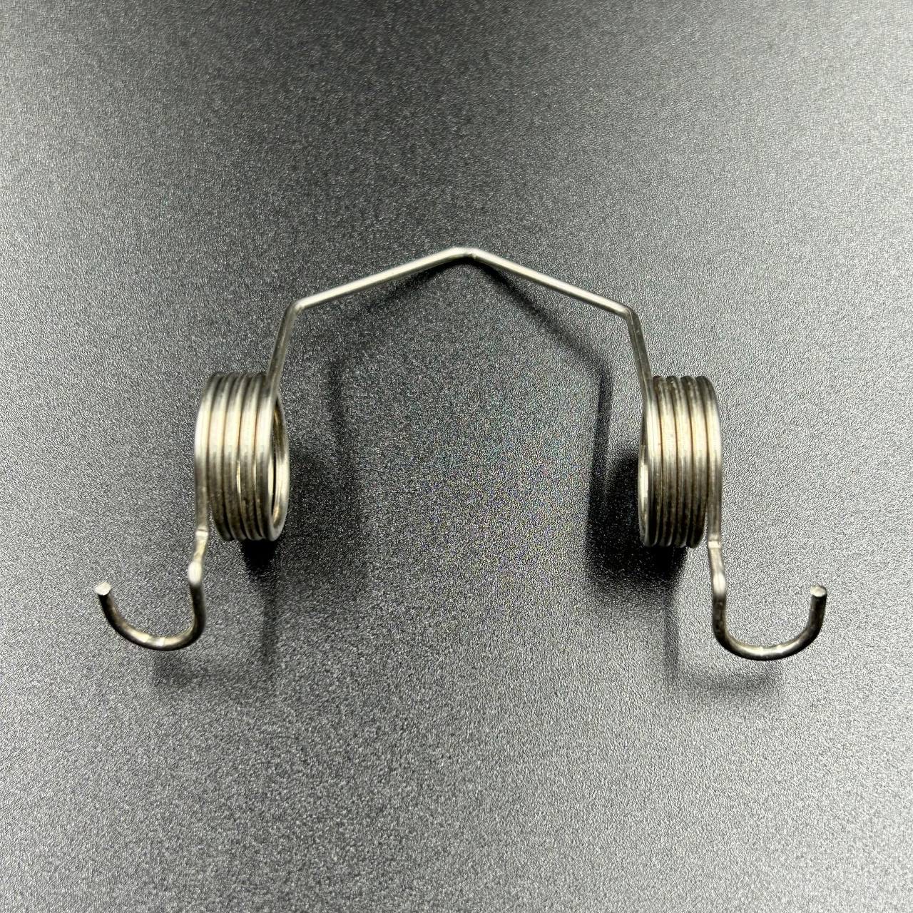 картинка Пружина фиксатора откидывания мотора (станины) Tohatsu (WUHU)