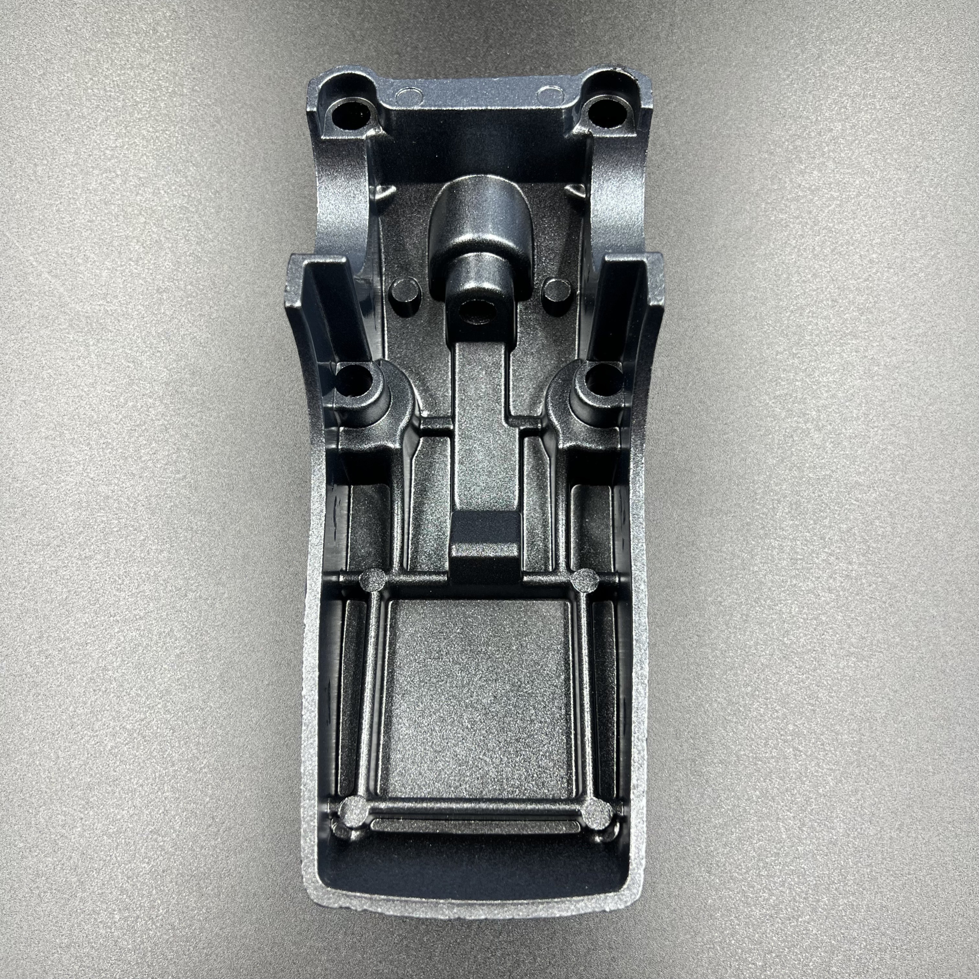 картинка Крышка боковой нижней подушки Yamaha 25-30 (YUELANG)(левая)