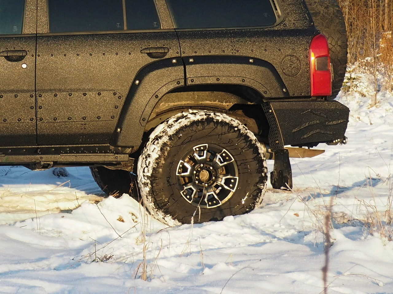 картинка Расширители колесных арок Nissan Patrol Y61