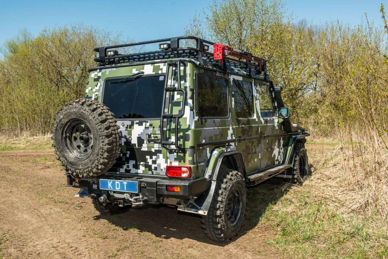 картинка Бампер задний KDT с площадкой под лебедку для Mercedes-Benz G-класс
