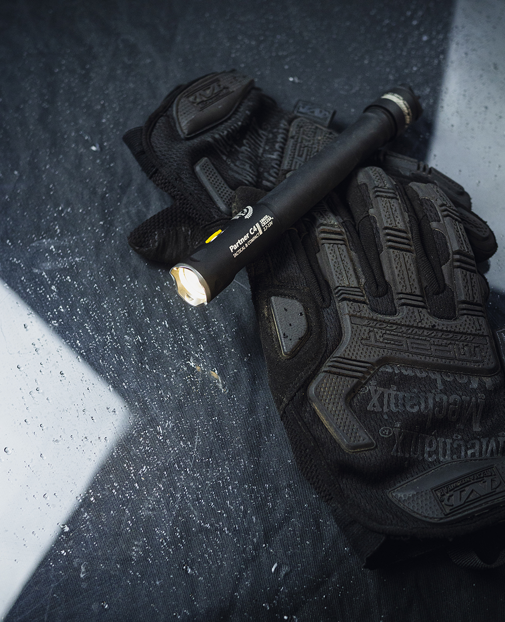 картинка Фонарь ARMYTEK Partner C4 Pro XHP35 БЕЛЫЙ