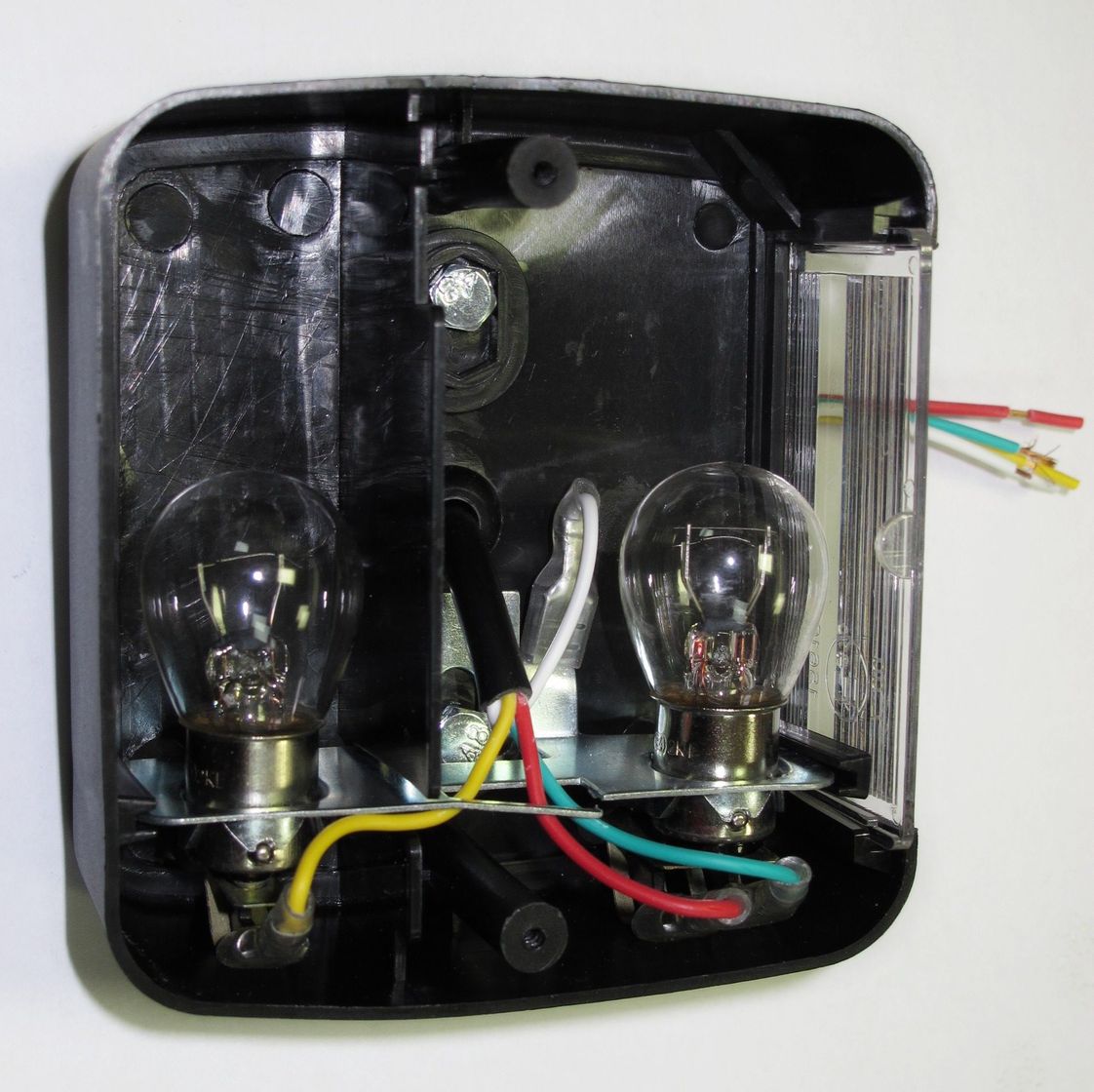 картинка Стоп-сигнал для прицепа 100x95x50 мм